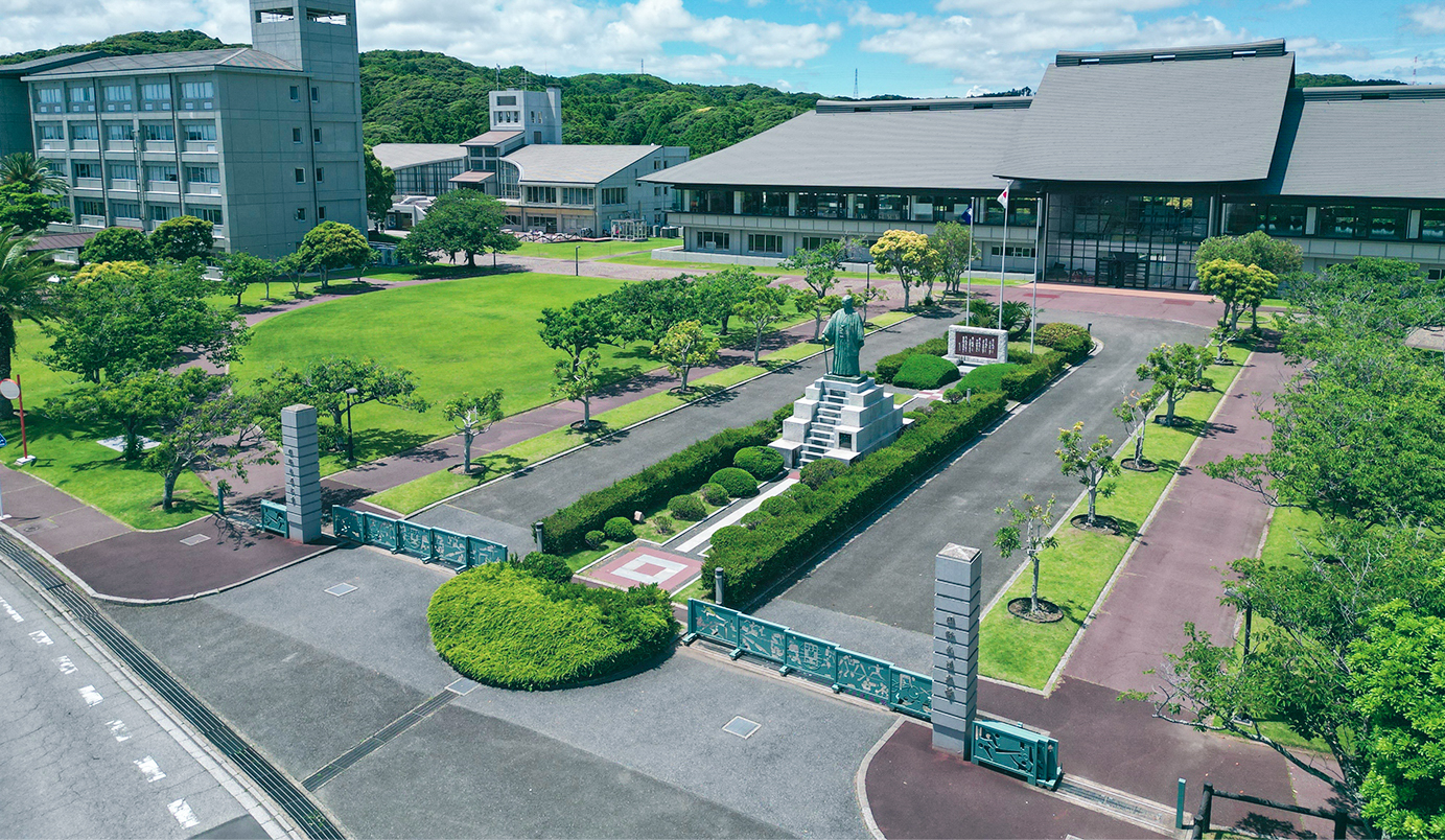 国際武道大学の外観写真